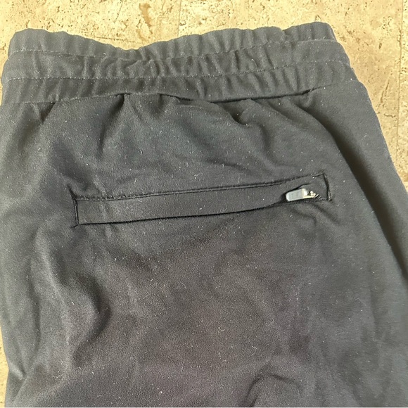 Vuori Men's Black Performance Joggers - Picture 5 of 6